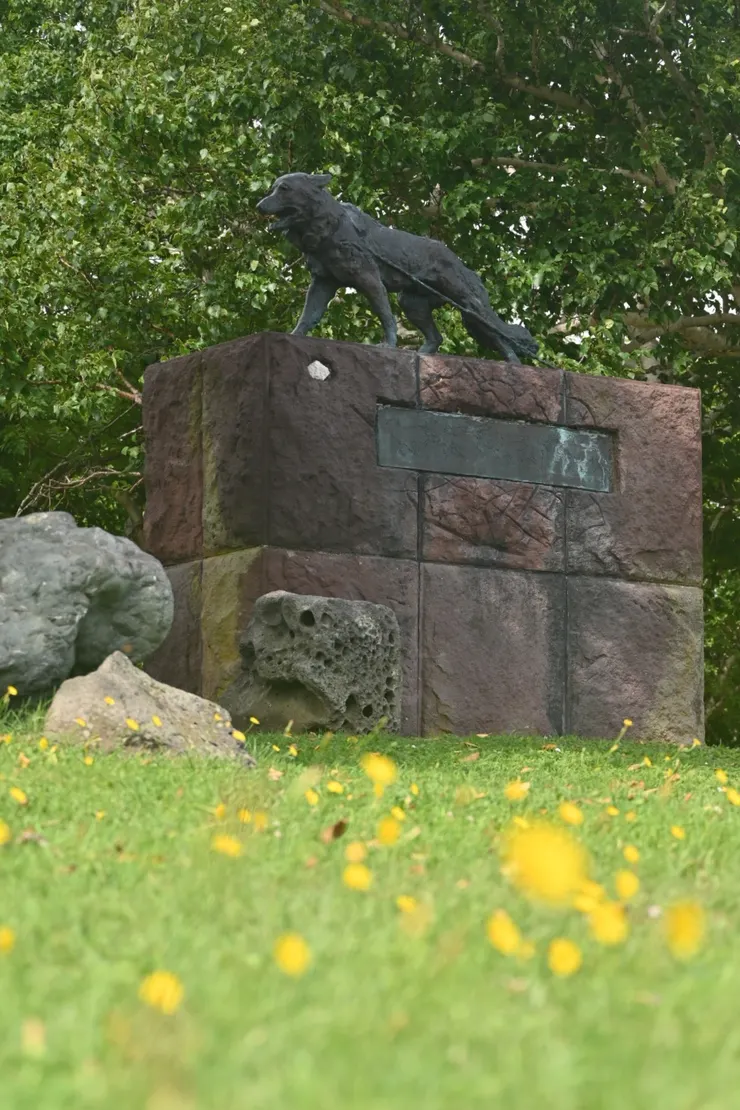 鑲有南極石頭的紀念碑/攝影:NANA濕婦