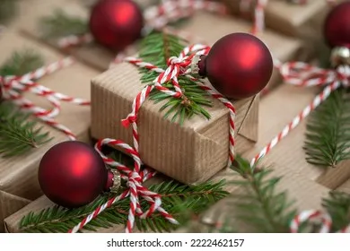 打开礼物盒装满圣诞玩具，圣诞树和圣诞老人可爱的小房子。 不寻常的圣诞3D 插图库存插图511223083 | Shutterstock