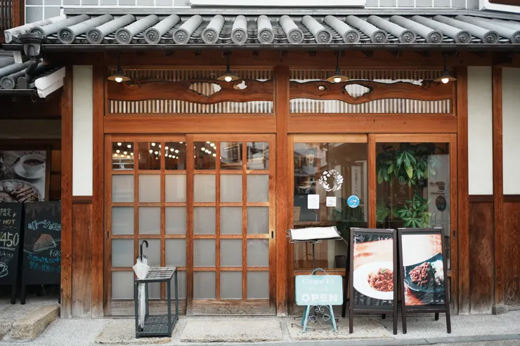 傳統帶點現代的店面風格