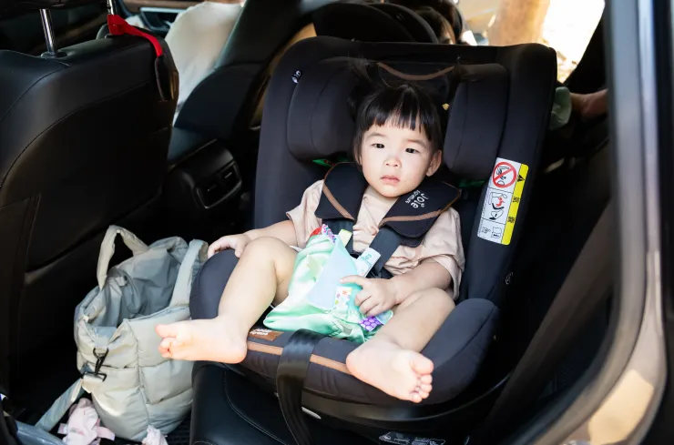 360度旋轉的座椅非常方便請小孩上座，是從提籃進化成汽座後最有感的升級！