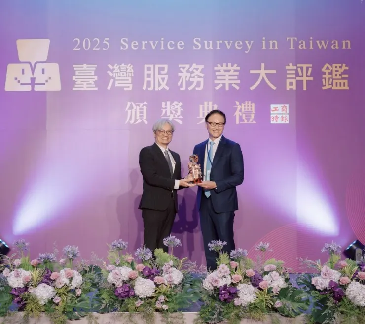 ▲「瓦城泰國料理」再度榮獲《2025臺灣服務業大評鑑》連鎖品牌餐廳金獎，從全台31個服務業種、396家企業中脫穎而出。