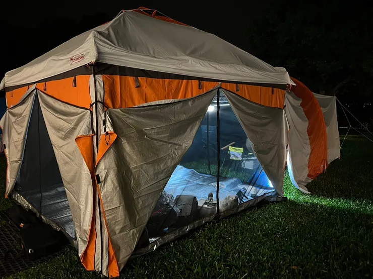 噴火龍客廳帳內有電燈很方便