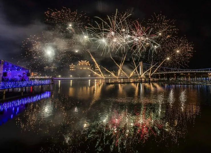 自由時報：桃園龍潭大池2024端220秒跨年煙火秀 花火音樂會節目精彩