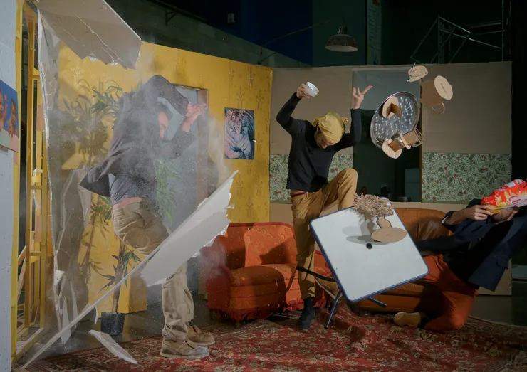 《超展開》是一場視覺與聽覺的盛宴。精湛的雜技技巧、獨特的舞台設計和充滿創意的道具運用,將帶給觀眾無與倫比的感官體驗。(©Le Galactik Ensemble,台北表演藝術中心提供)