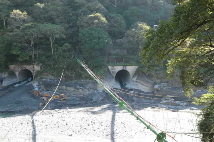 二個入水口是通至日月潭發電用之引水道