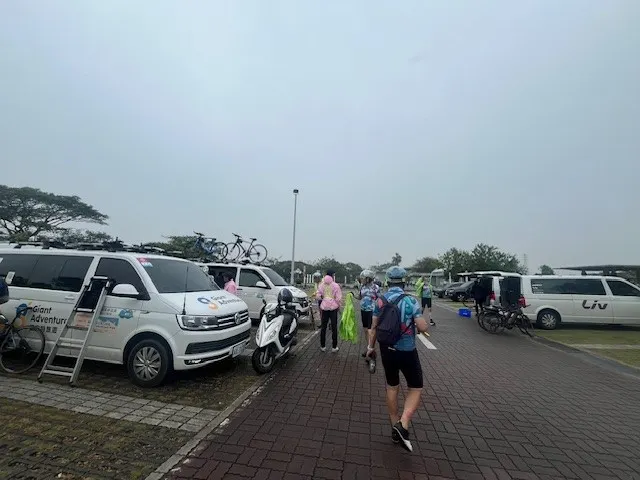 捷安特補給車跟維修車出動了4台