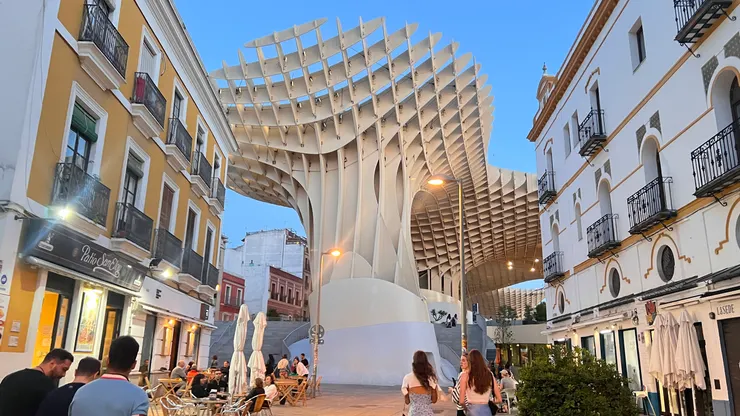 城市陽傘周邊的商圈