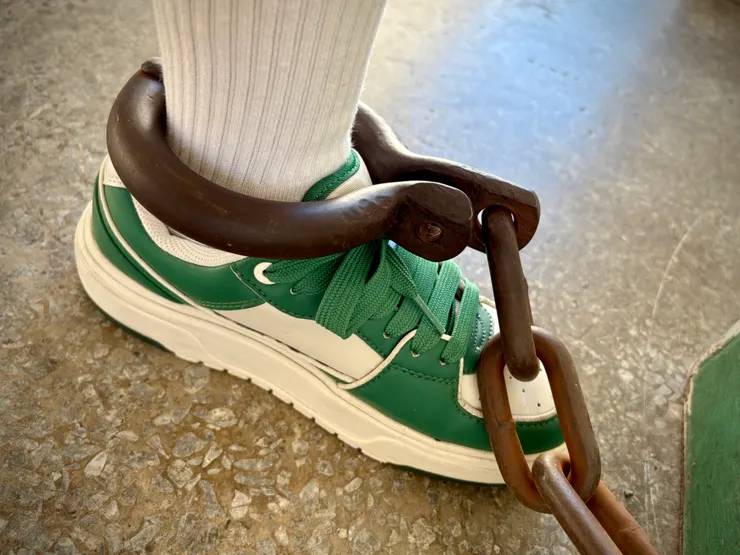 腳鐐體驗，腳鐐好重欸！