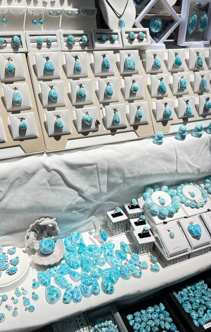 拉利馬專賣展位的高品拉利馬非常驚人!