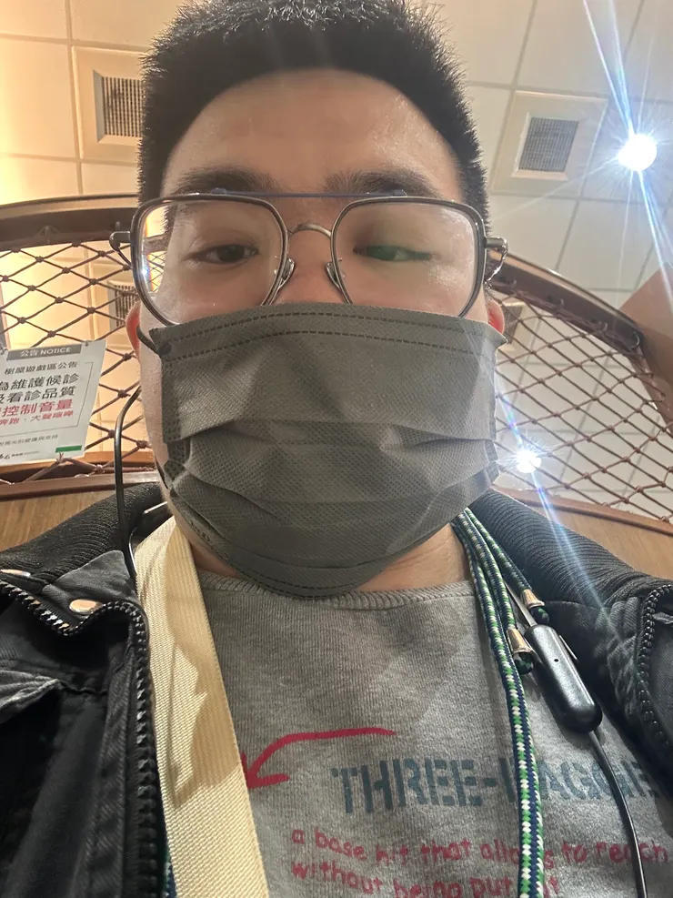 診所候診時的我