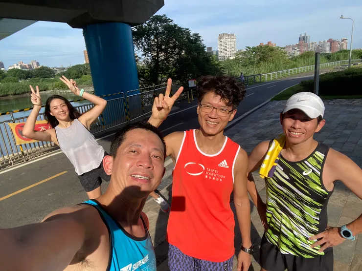 跑完10K，稍事休息，又恢復成正常人了
