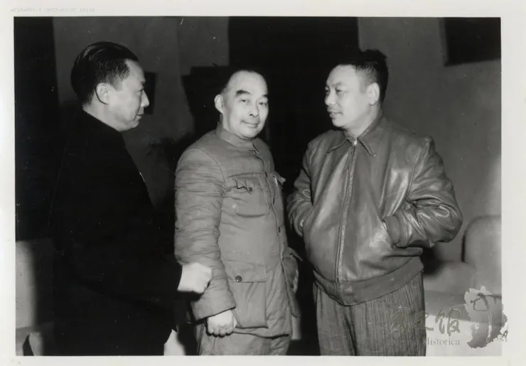 1949年12月12日，臺北，國民黨臺灣省黨部主任委員蔣經國（右），與保密局局長毛人鳳（左），西南軍政長官公署副長官胡宗南（中）。台灣的那些雞毛蒜皮 取自國史館