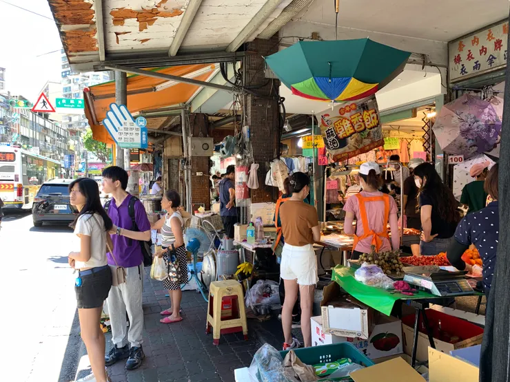 哇賽！菜市場耶！