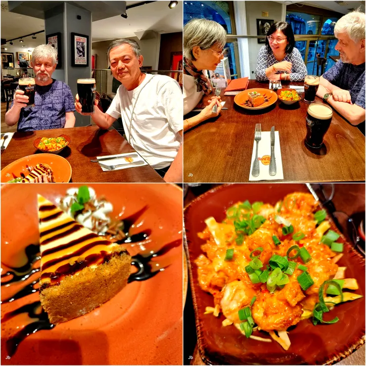 【在硬石餐廳(Hard Rock Cafe)內，主要是喝杯黑啤酒。】