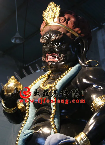 黑財神右側近照實拍圖