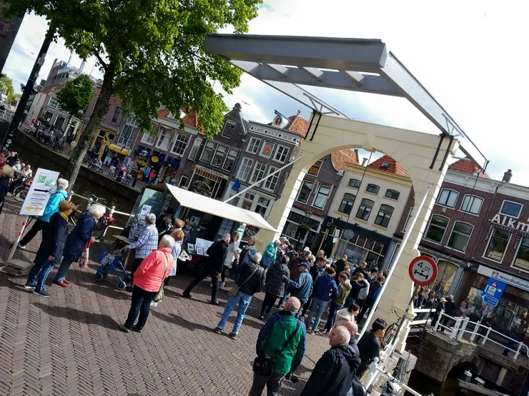 起司市集旁的橋