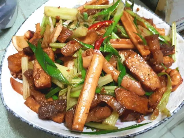 道地的客家小炒(圖片截圖於網路)