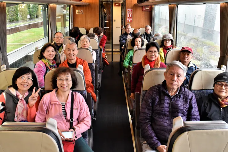 大景觀窗的車廂