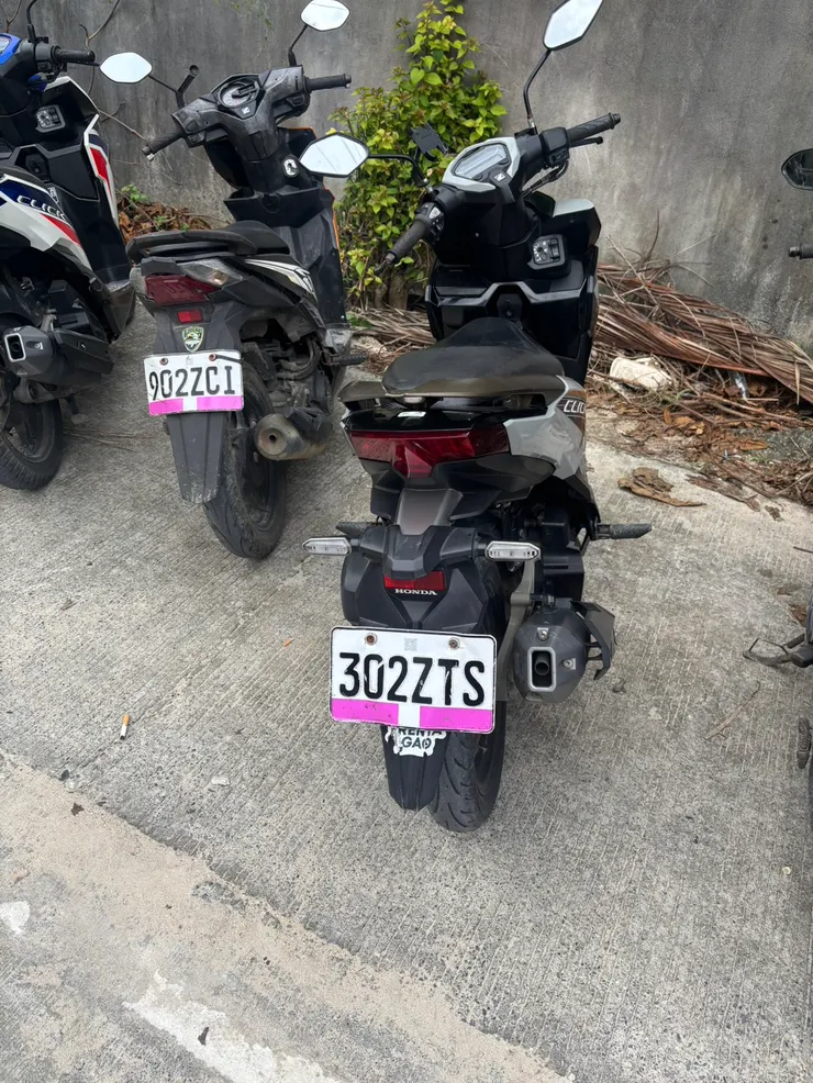 租機車很方便，記得帶駕照。