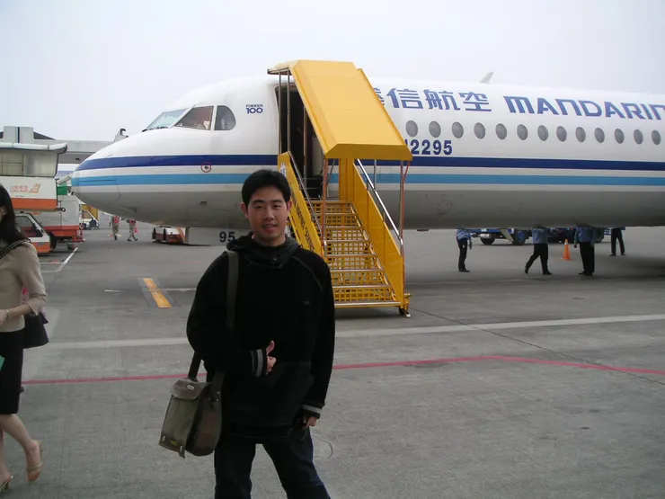 這是型男機長瘋狂詹姆士曾經飛過的荷蘭製福克100型噴射客機!