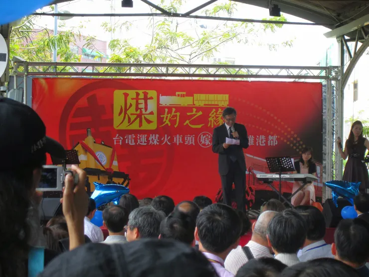 台電運煤用L02機車,2014年自林口搬家到高雄