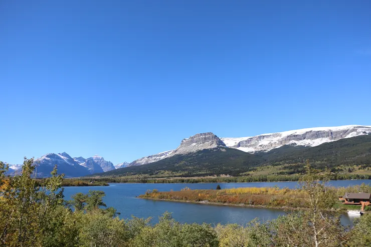 蒙大拿冰河國家公園雪峰環湖成為標誌性自然美景。圖:美國國家旅遊局/提供