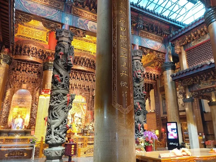 莊嚴大殿與龍柱(圖片截圖於網路)