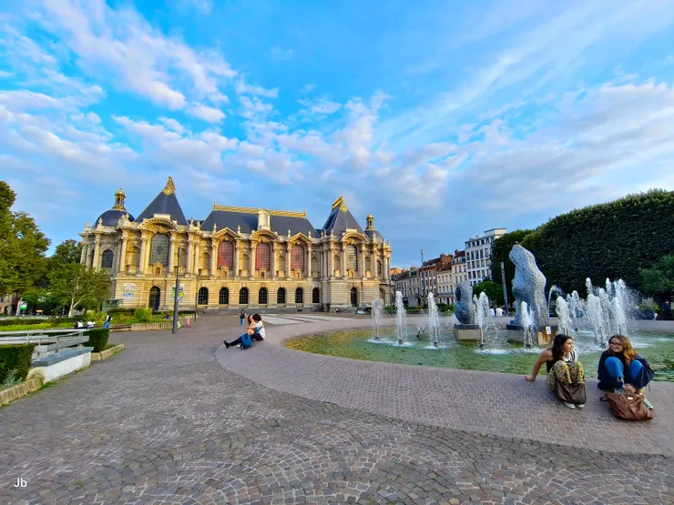 【停留不多日幸有在地達人引導！里爾美術館，廣場與噴泉。】