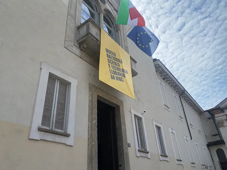 達文西科學博物館目前只能從側門進入 大門廣場在整修