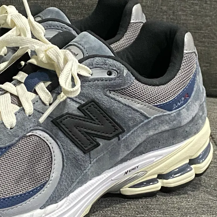  N-ergy避震墊還用了灰紫色與鞋身相呼應