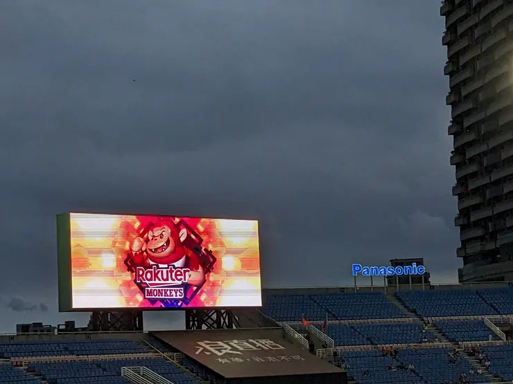 右外野全新大螢幕