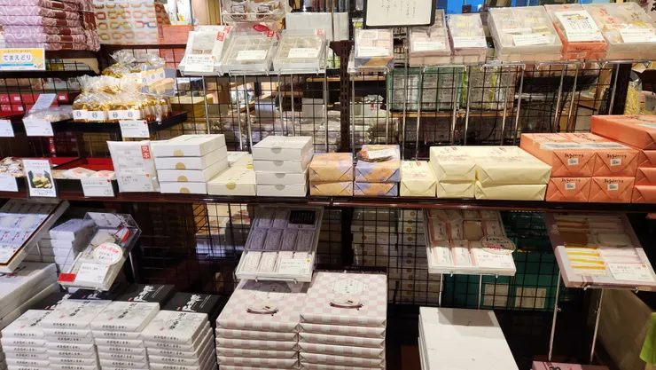 各家有名的羽二重餅幾乎都在這了