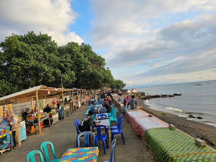 Ampenan,在地人的海景餐廳,終於找到真正印尼人物價了,超級便宜