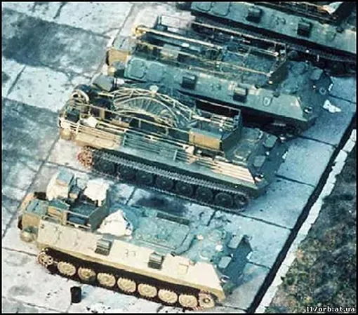 R-381T塔蘭電子偵蒐複合體主要用於對敵方1.5-1000MHz通訊訊號監聽和測向，該複合體由7輛車組成，於1985年服役，直到今天仍在使用。