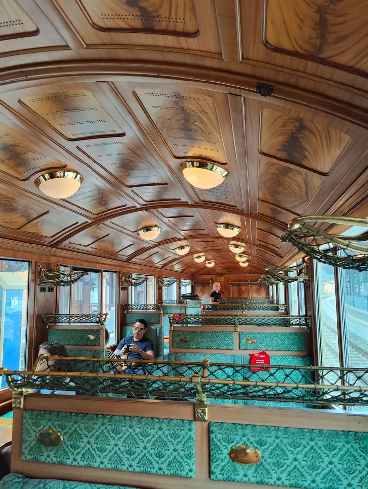 黃金經典列車(GoldenPass Belle Epoque)一等車廂內部