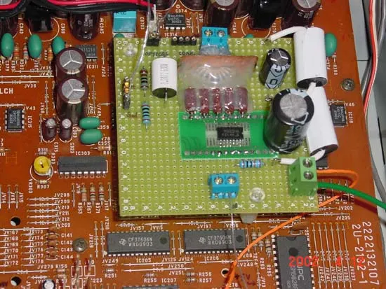 這是 DSIX 電路,上面被矽膠封住的 pulse transformer 已不用了,改用電容做訊號交連