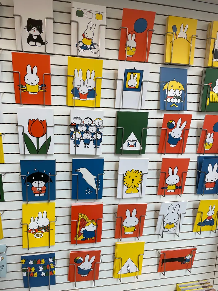 紀念品店的miffy明信片