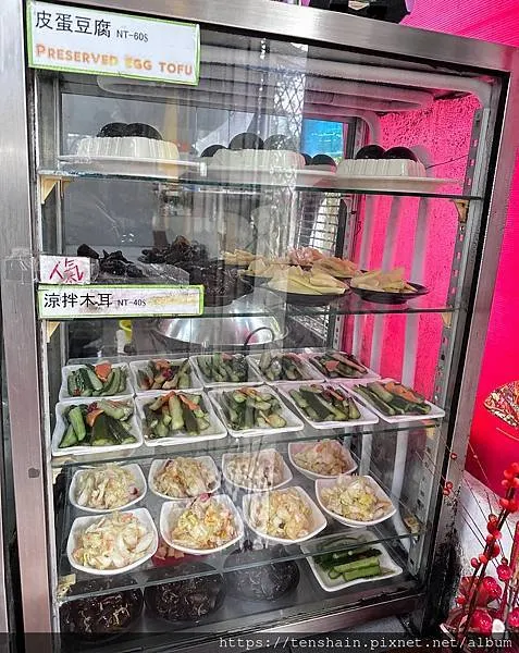 【花蓮新城-台灣牛肉麵】綠葉勝紅花，排骨飯比牛肉麵更好吃！