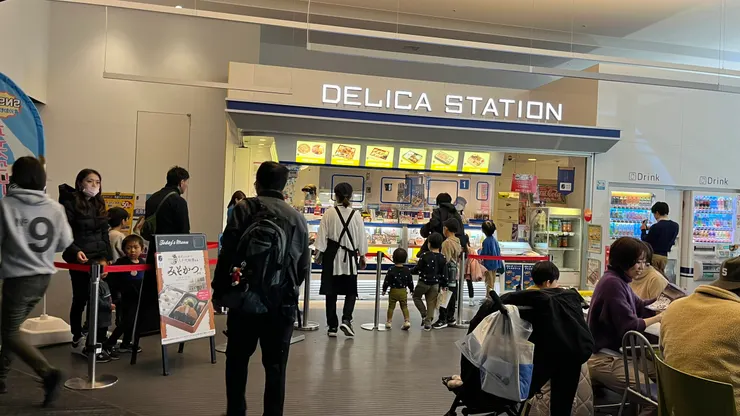 賣的是應景的鐵路便當。