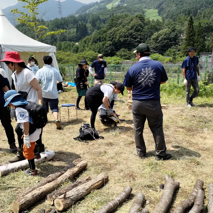 苗場林場中砍伐下來的間距木,用來讓民眾體驗自己鋸木頭,然後再拿去烙印富搖的活動章。