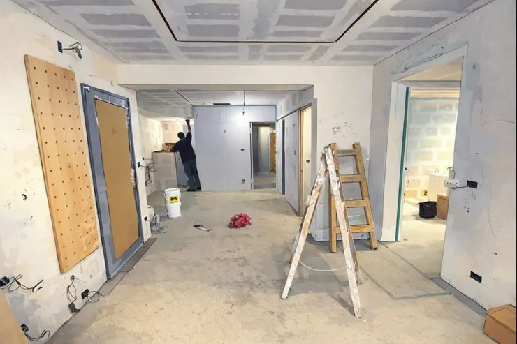 一次性支付工程款是最大破口,引入第三方履約保證、分階段撥款,才能真正保障消費者權益。