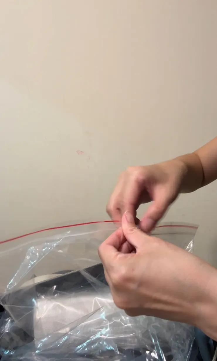 使用時還得打開夾鏈袋