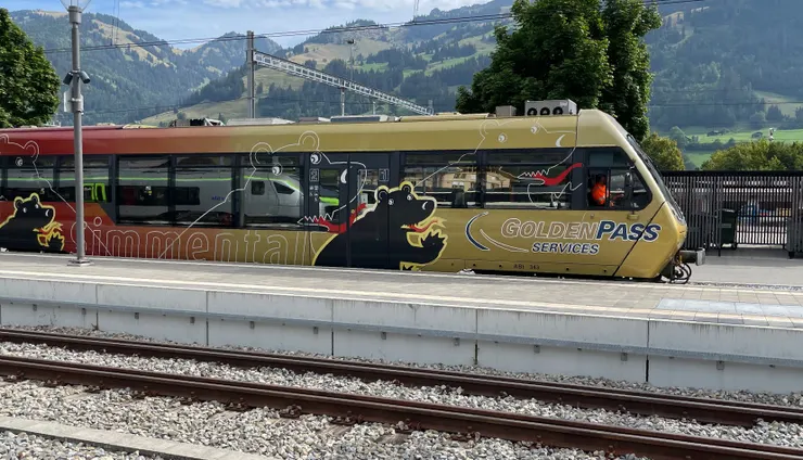 黃金列車（Golden Pass Panoramic）