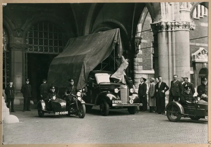 《夜巡》撤離荷蘭國家博物館的時候 ，圖片來源：Rijksmuseum