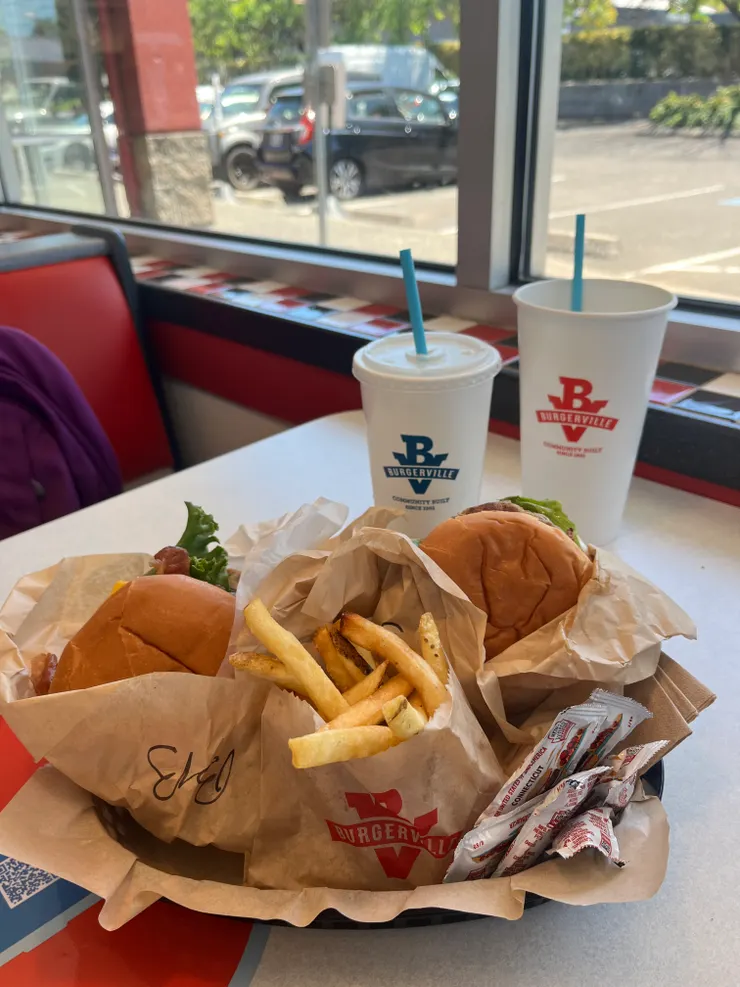 ▲Bacon Cheeseburger跟Turkey Burger熱量越高的越好吃(笑