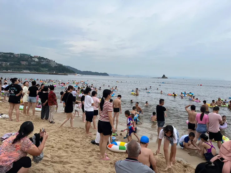 到處都係人人人~~