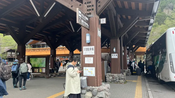 所有公車都在此下車。