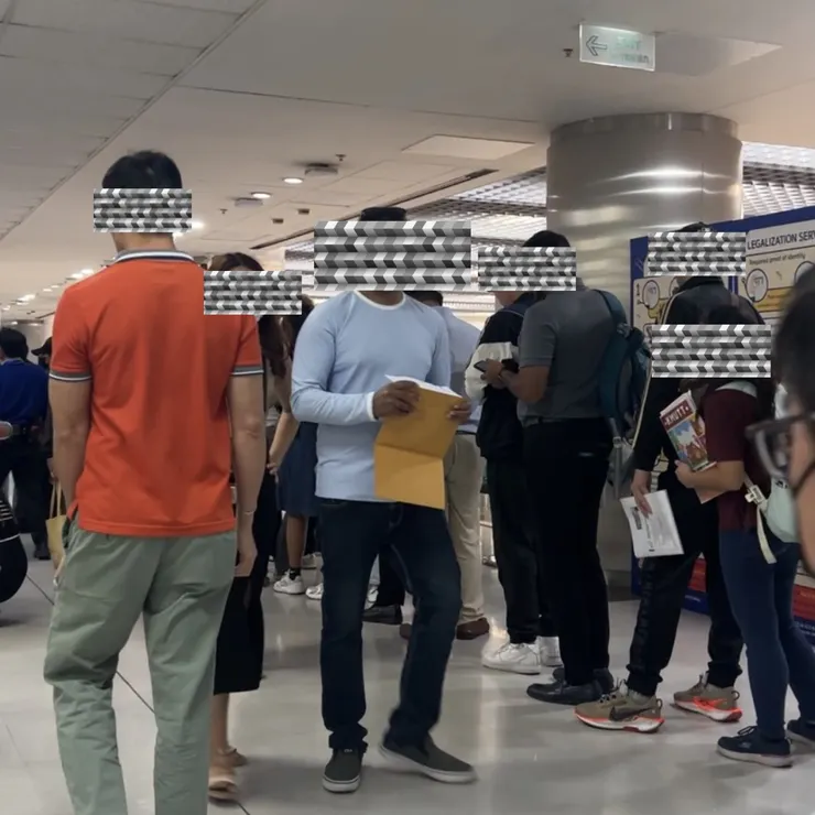 外交部3F: 擁擠的人潮