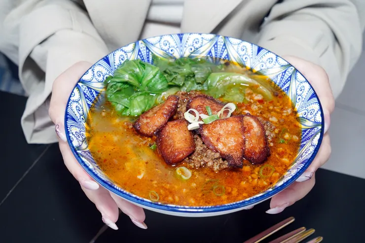 高雄楠梓智勝所香港餐廳:香港簡餐,道地港味一吃就愛上!麻辣肉