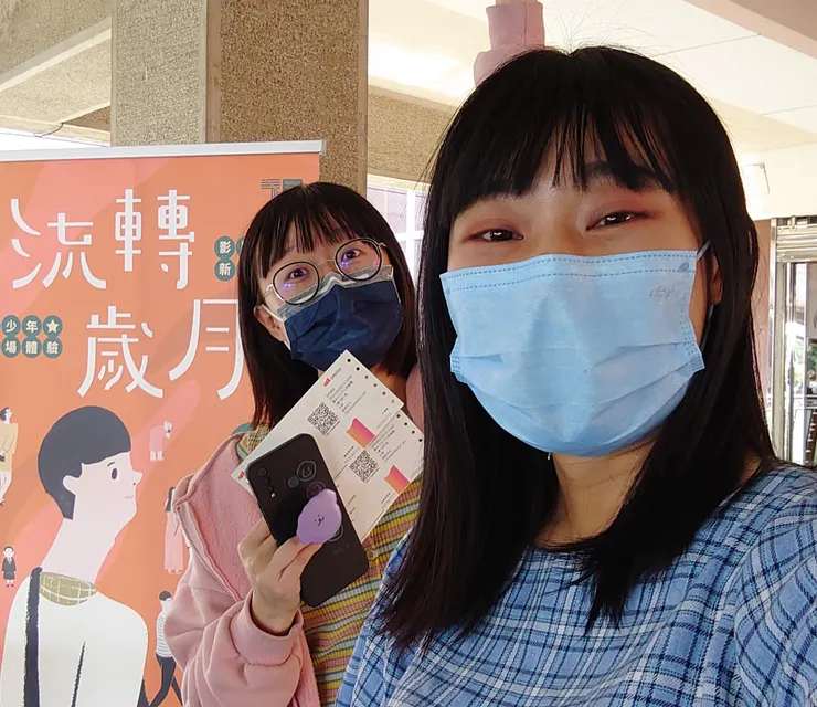 看戲女子（Photo by Zora, 2023/3/25）